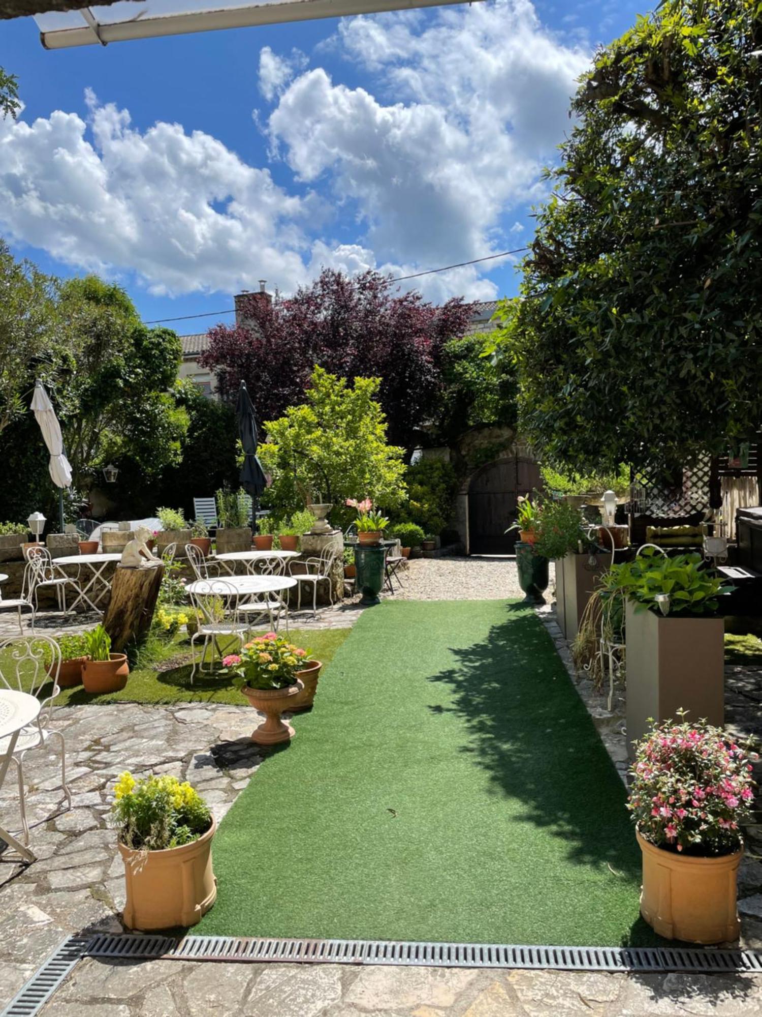 Le Manoir Du Raveyron Hotel Vallon-Pont-dʼArc Exterior foto